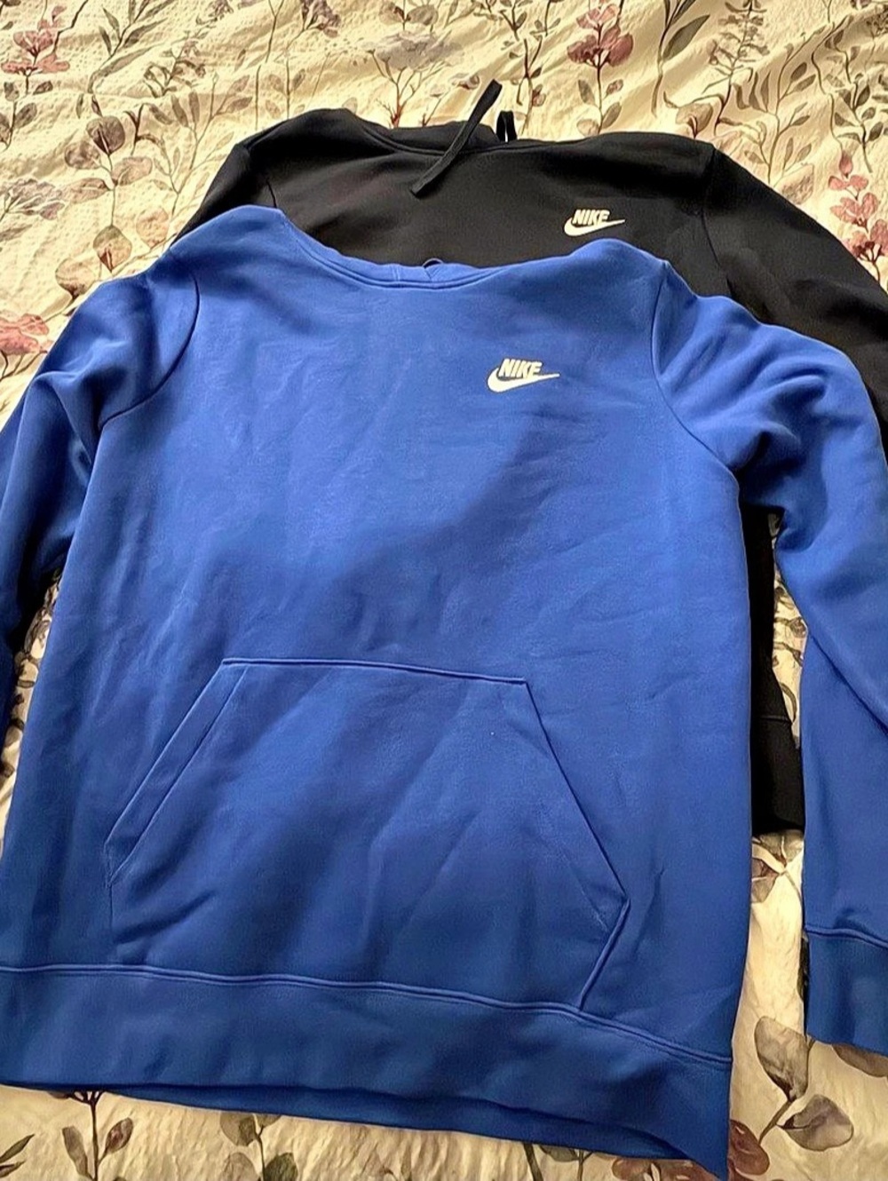 Set of 2 - Nike Pullover Hoodies in Blue & Navy